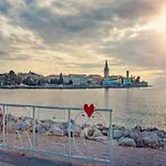 Away From Apartamento *