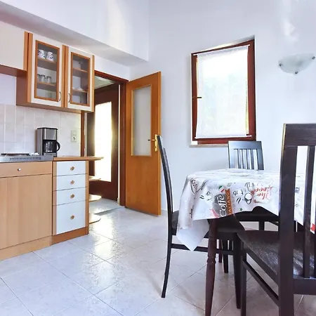 Away From Apartamento